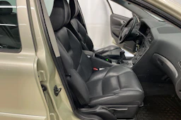 keltainen Volvo V70 2007 kuva 21.