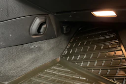 keltainen Volvo V70 2007 kuva 22.