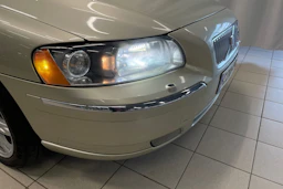 keltainen Volvo V70 2007 kuva 23.