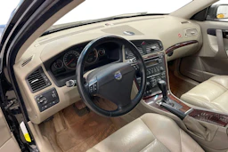 Musta Volvo V70 2007 kuva 8.