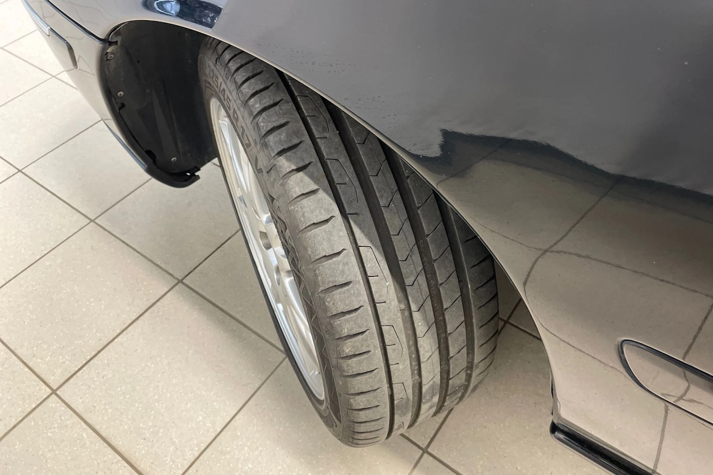 Musta Volvo V70 2007 kuva 13.