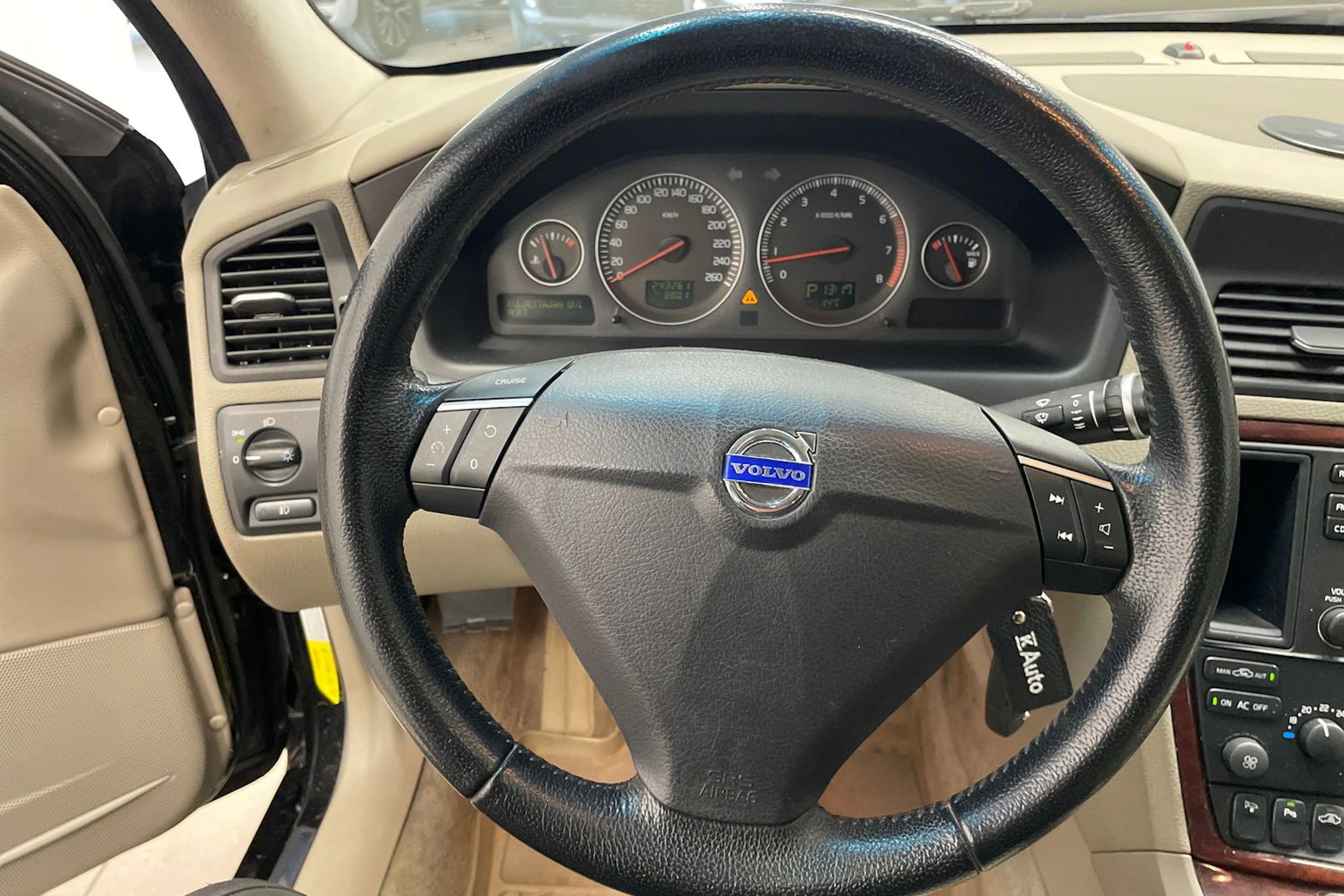 Musta Volvo V70 2007 kuva 15.