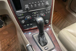 Musta Volvo V70 2007 kuva 18.