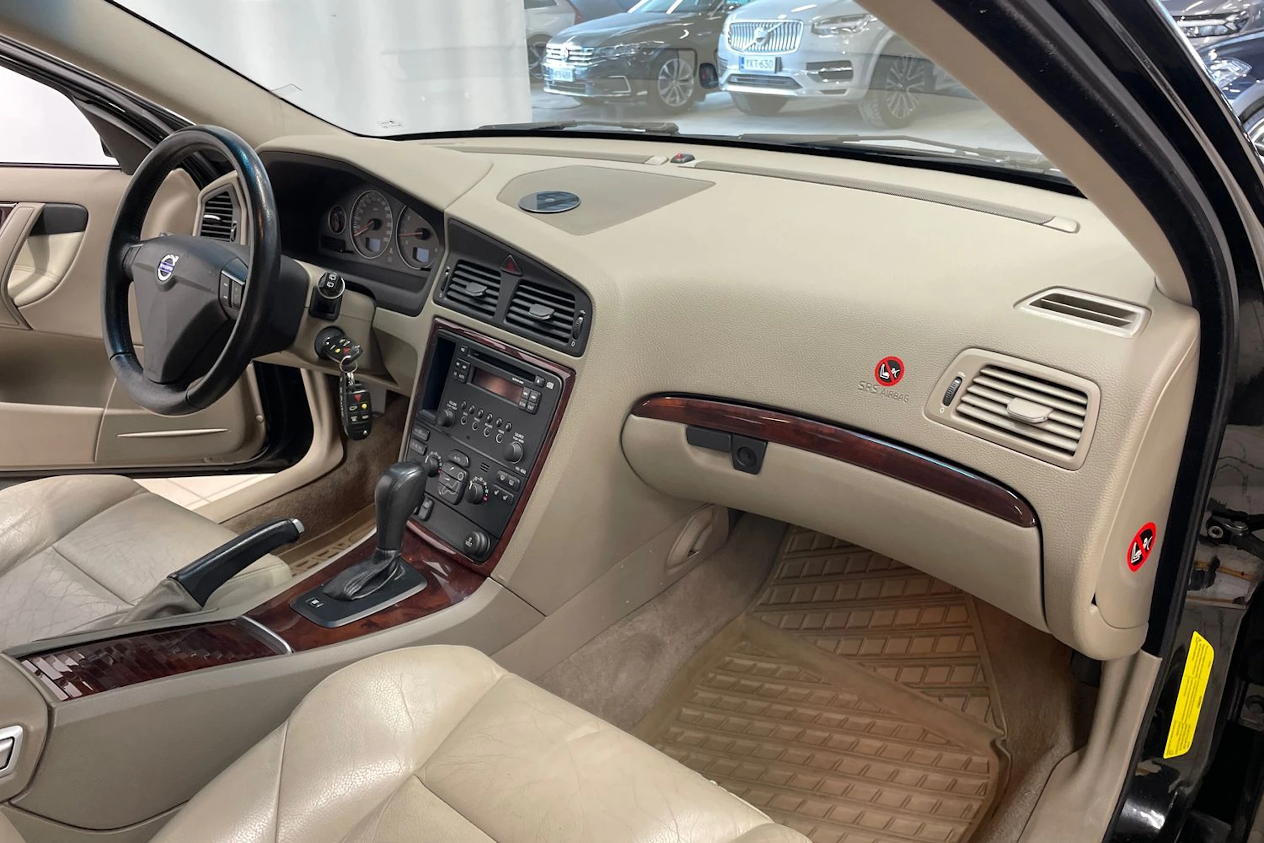 Musta Volvo V70 2007 kuva 26.