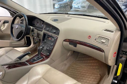 Musta Volvo V70 2007 kuva 26.