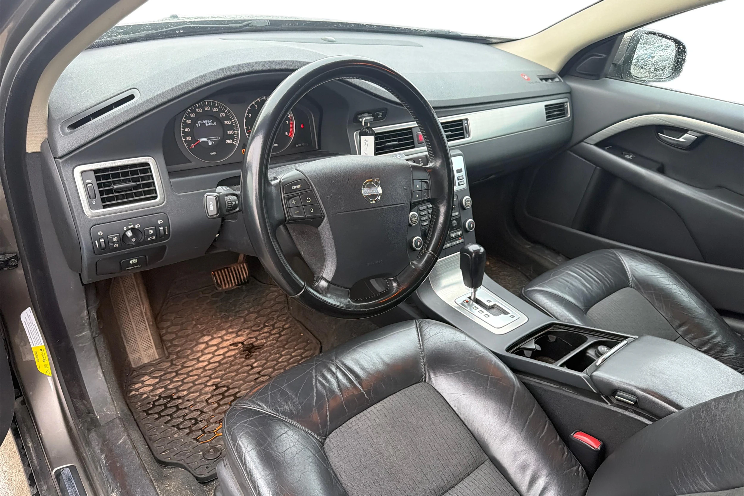 Harmaa Volvo V70 2007 kuva 3.