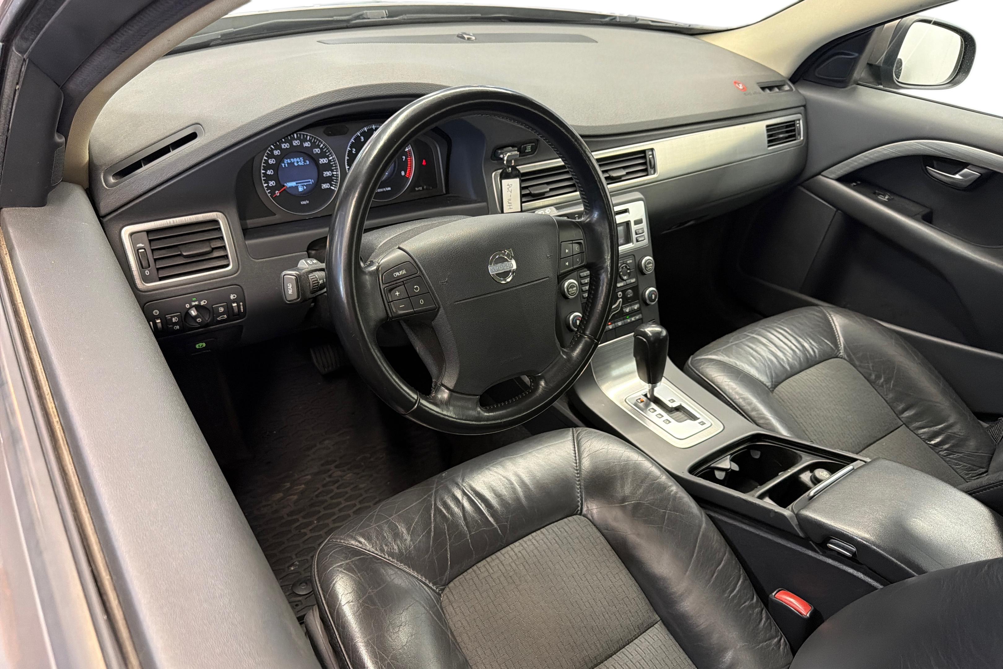 Volvo V70 2,5T Momentum Business aut 2007, kuva 6/16