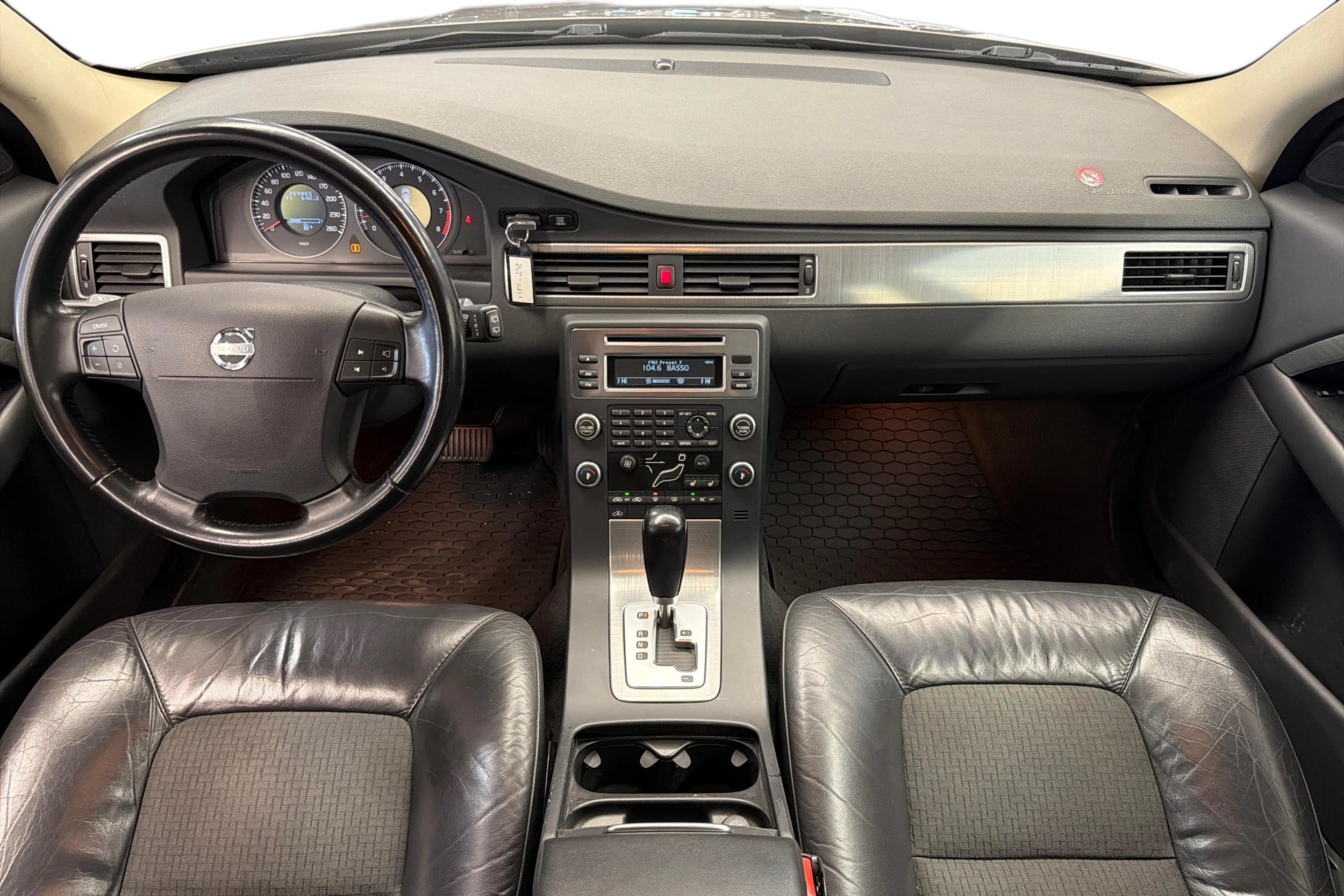 Harmaa Volvo V70 2008 kuva 7.
