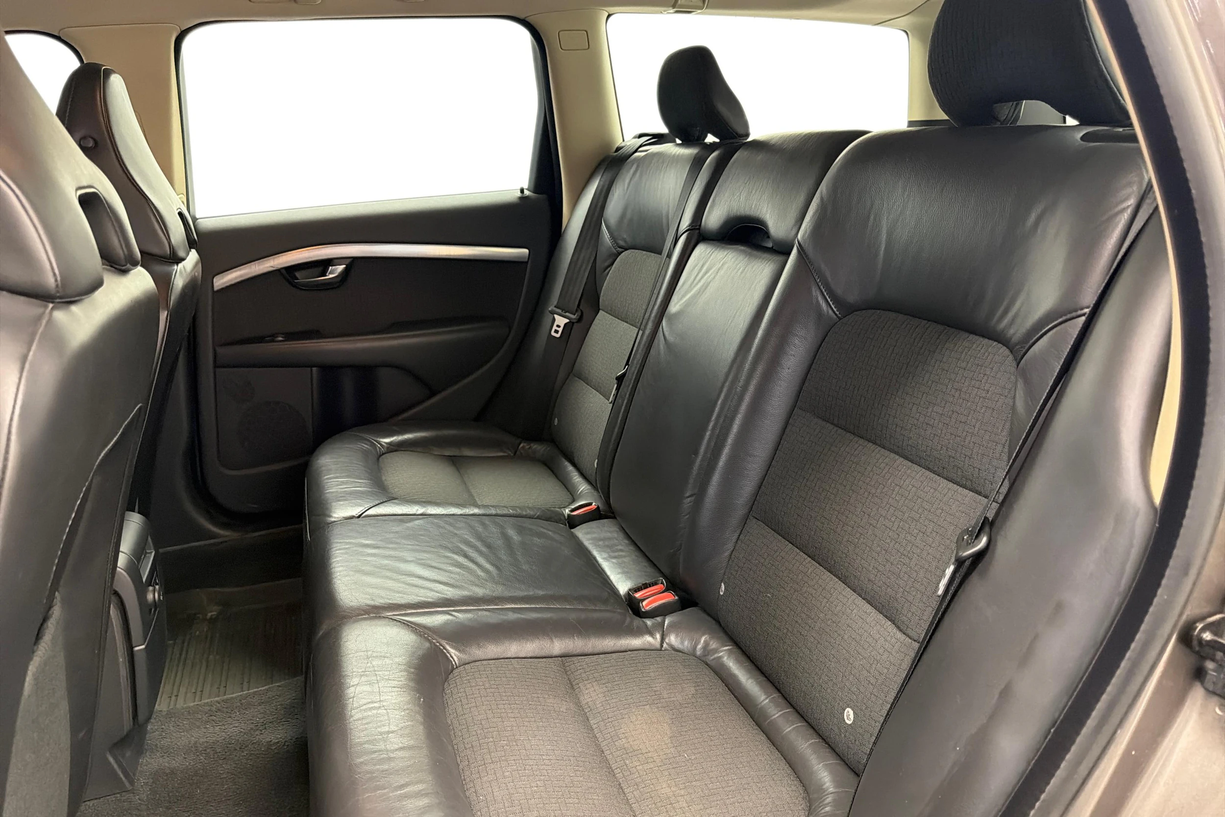 Harmaa Volvo V70 2008 kuva 8.