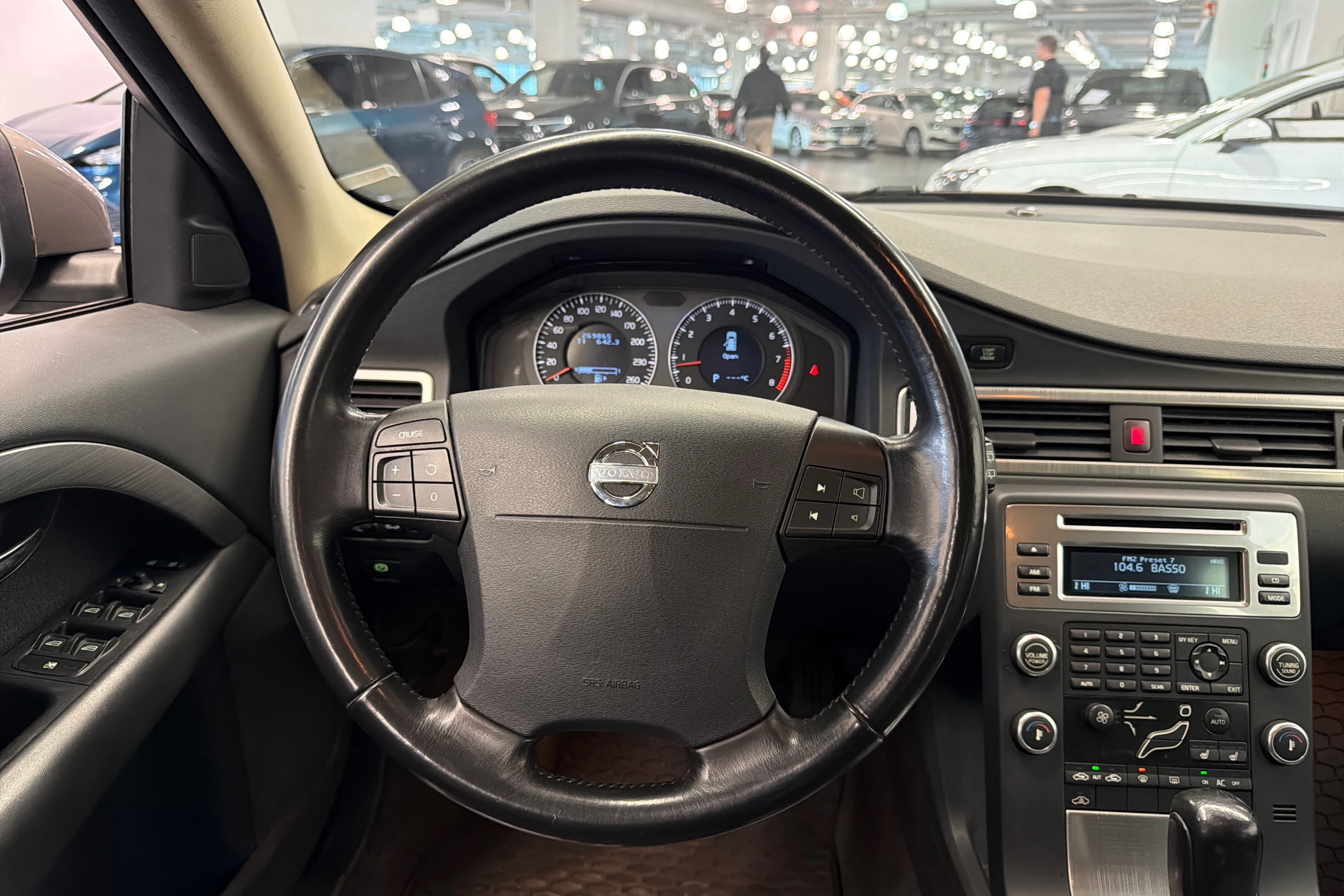 Harmaa Volvo V70 2008 kuva 11.