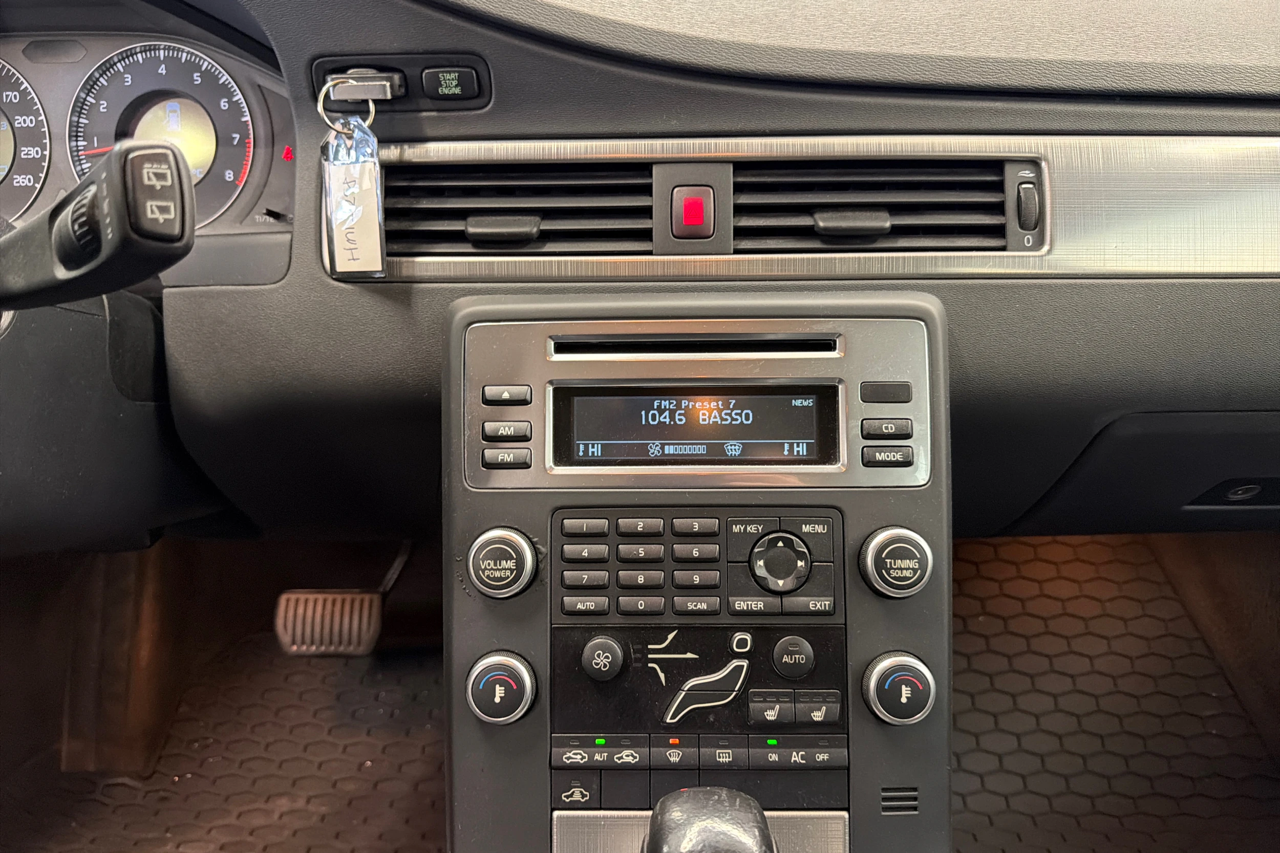Harmaa Volvo V70 2008 kuva 12.