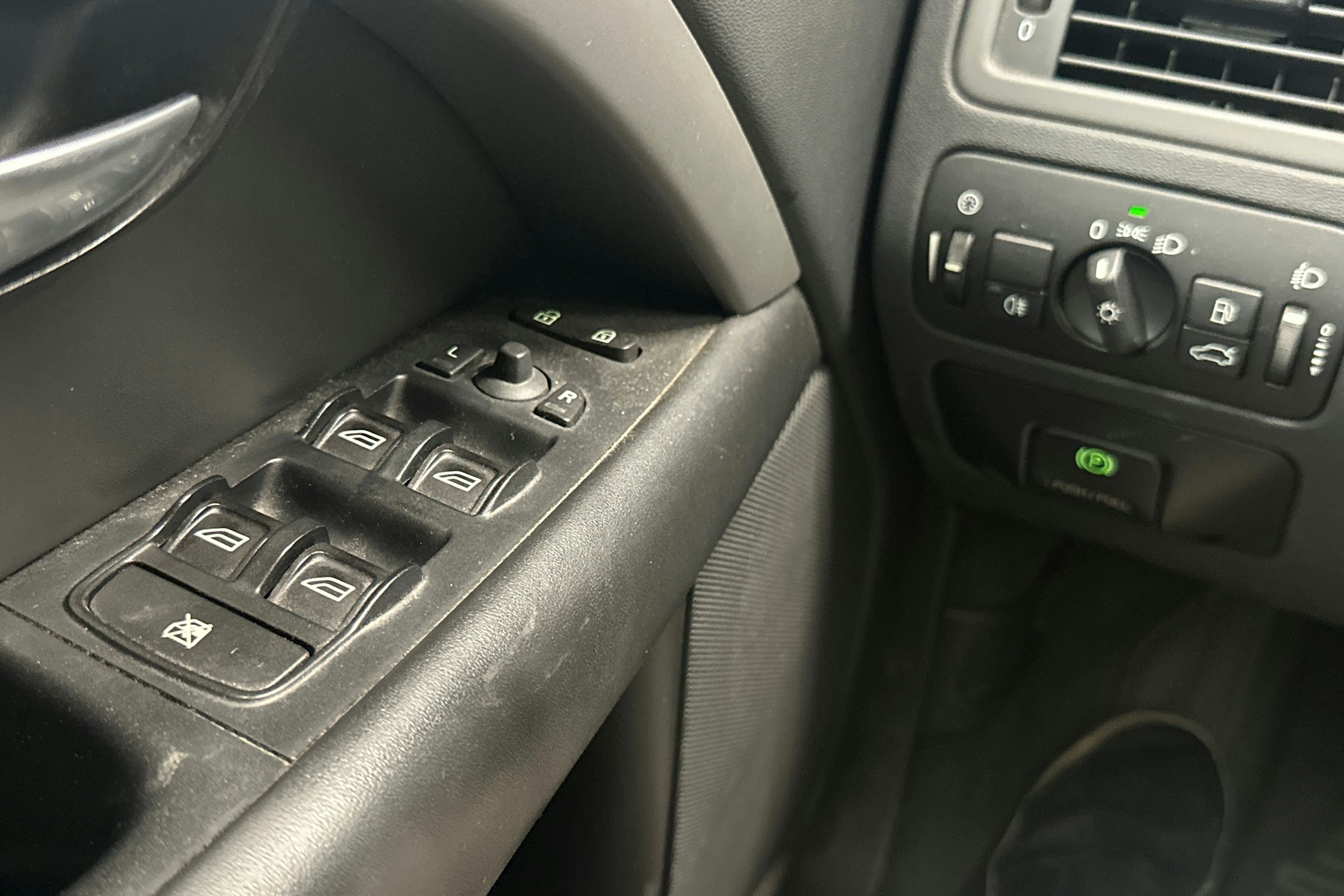 Harmaa Volvo V70 2008 kuva 15.