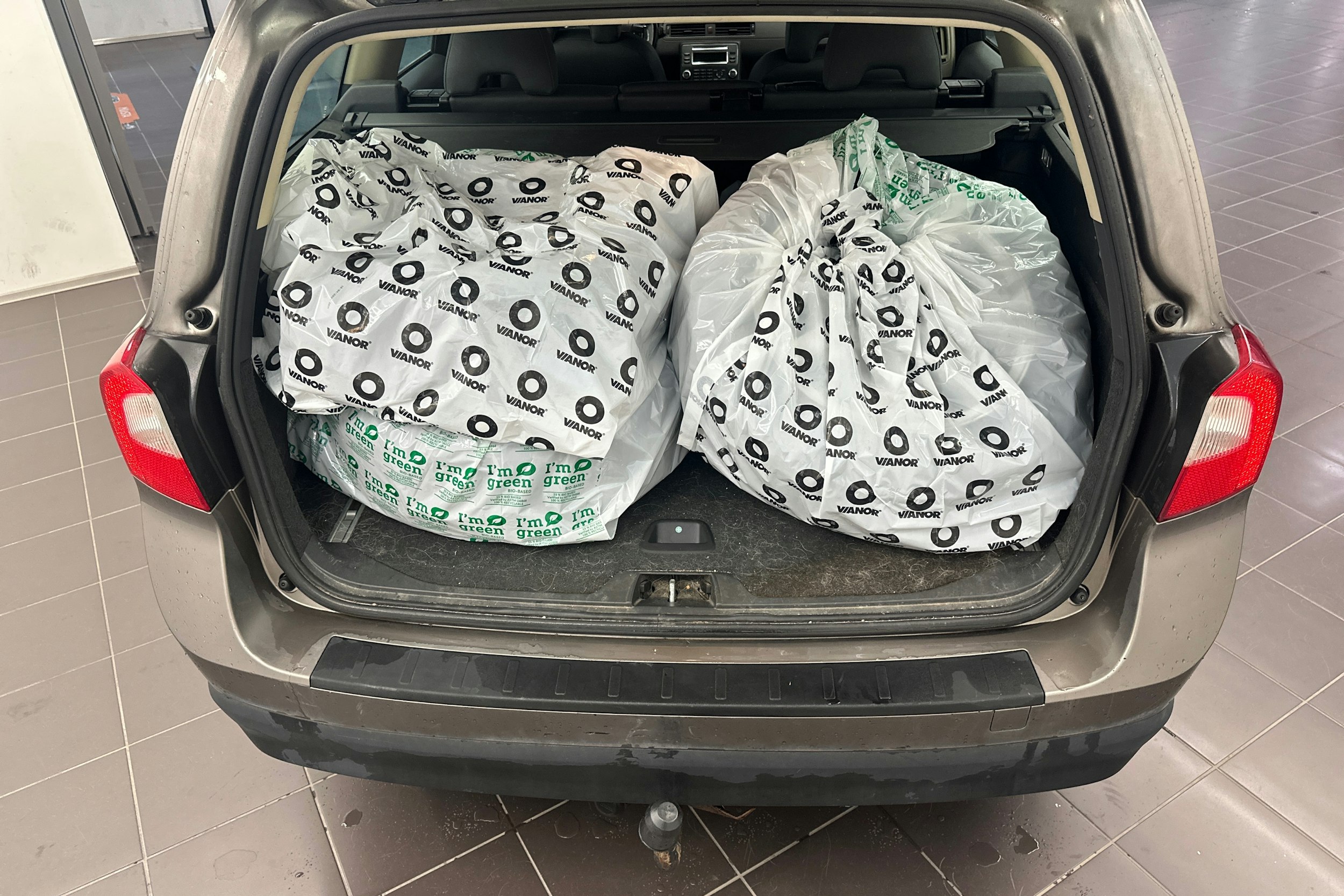 Harmaa Volvo V70 2008 kuva 20.