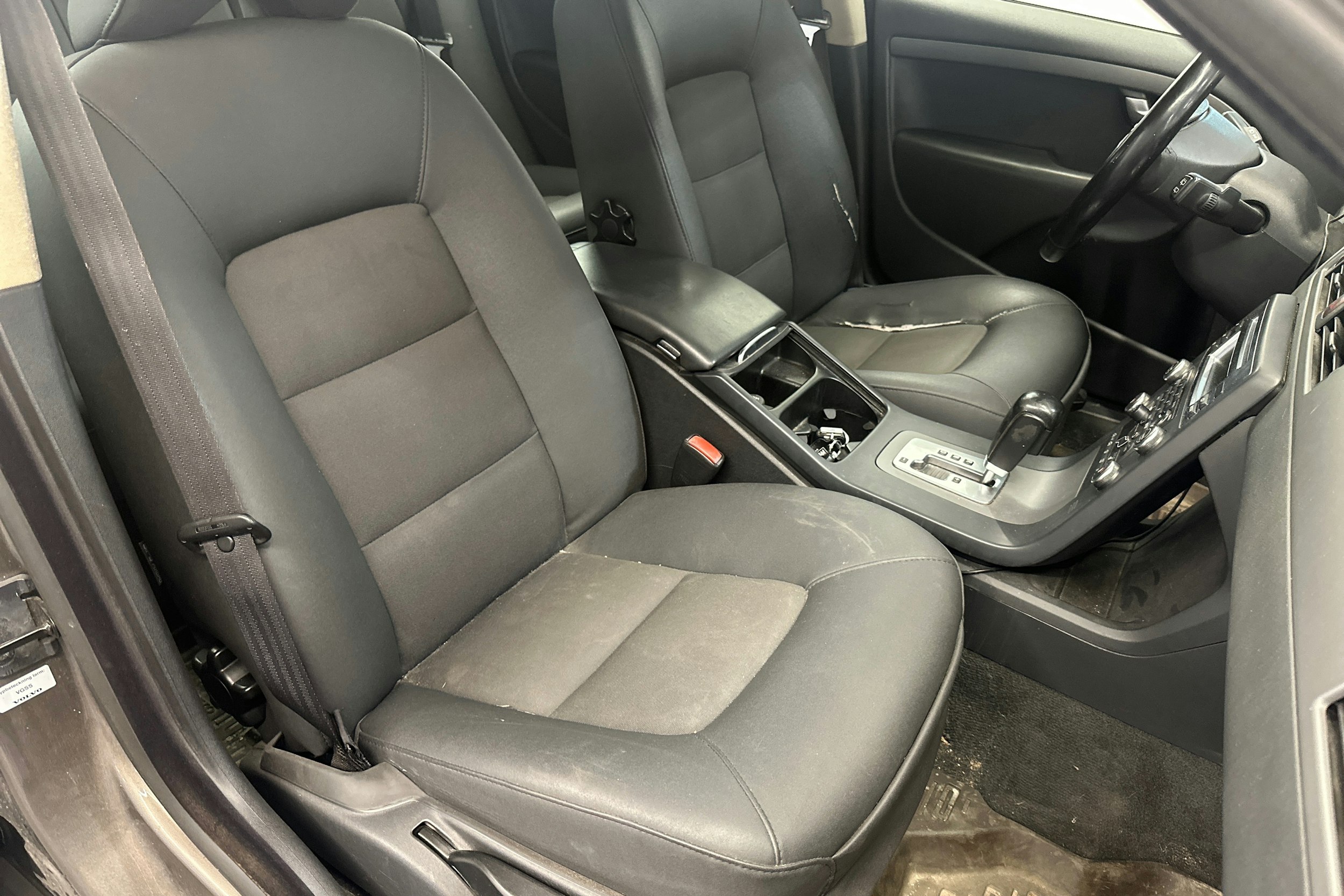 Harmaa Volvo V70 2008 kuva 28.