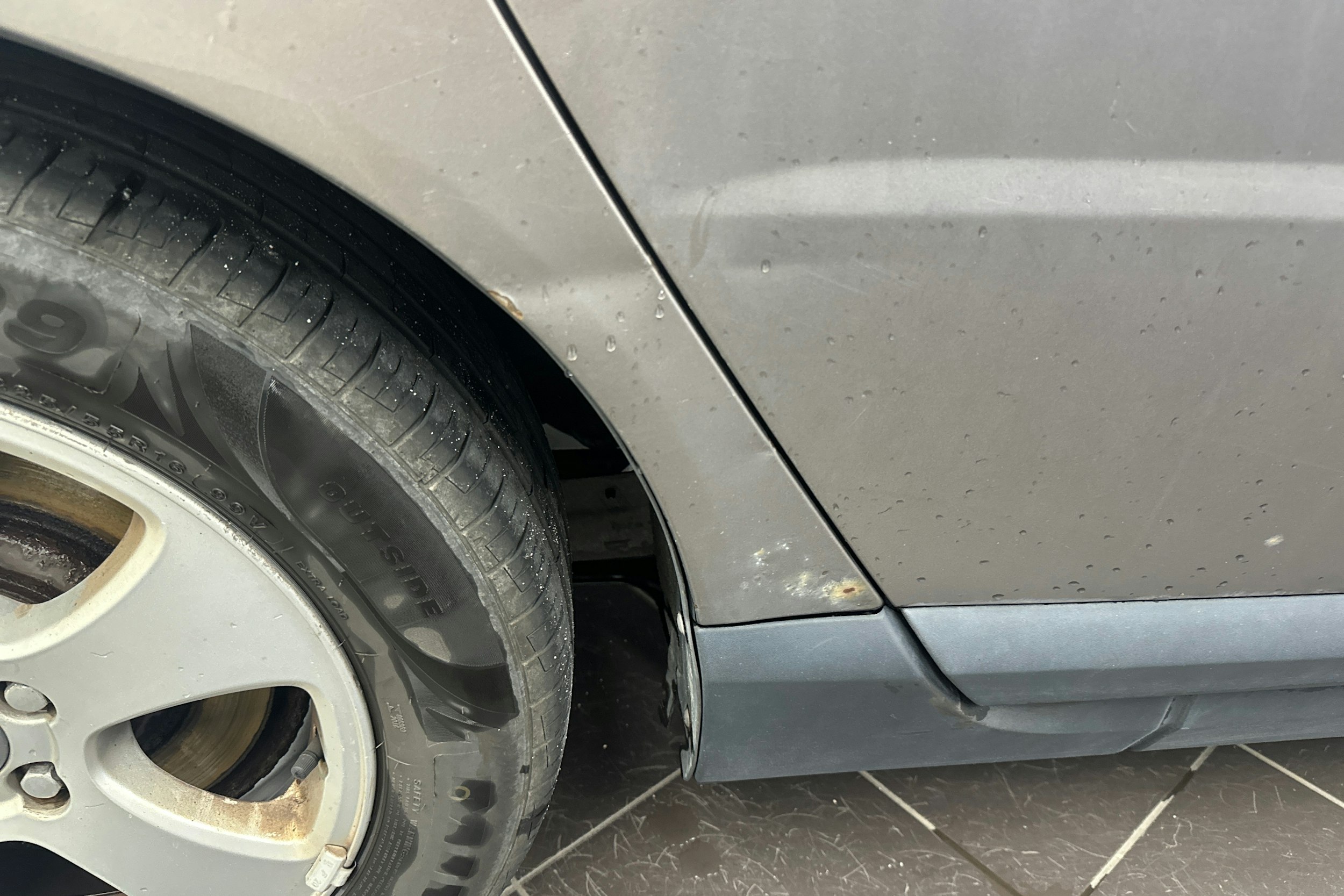 Harmaa Volvo V70 2008 kuva 29.