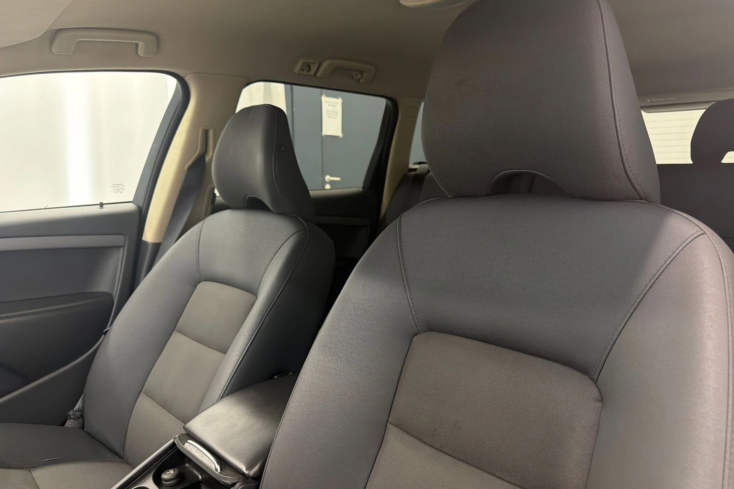musta Volvo V70 2008 kuva 21.