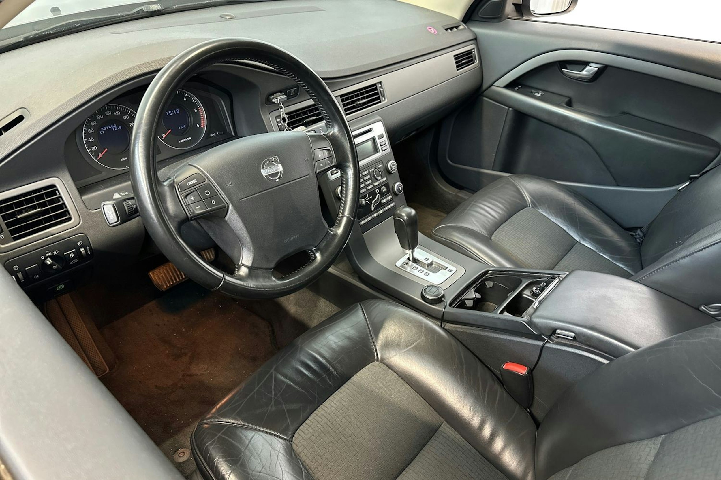 ruskea (beige) Volvo V70 2008 kuva 7.