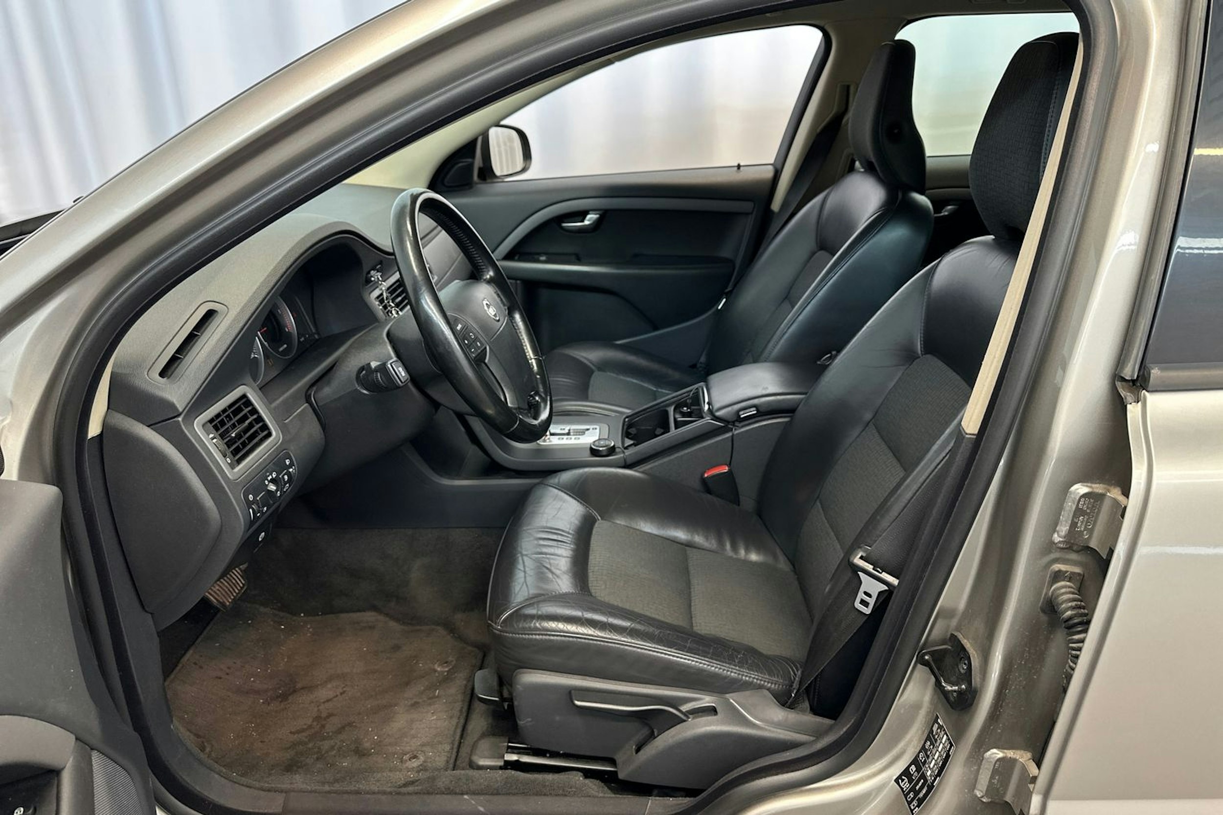 ruskea (beige) Volvo V70 2008 kuva 15.