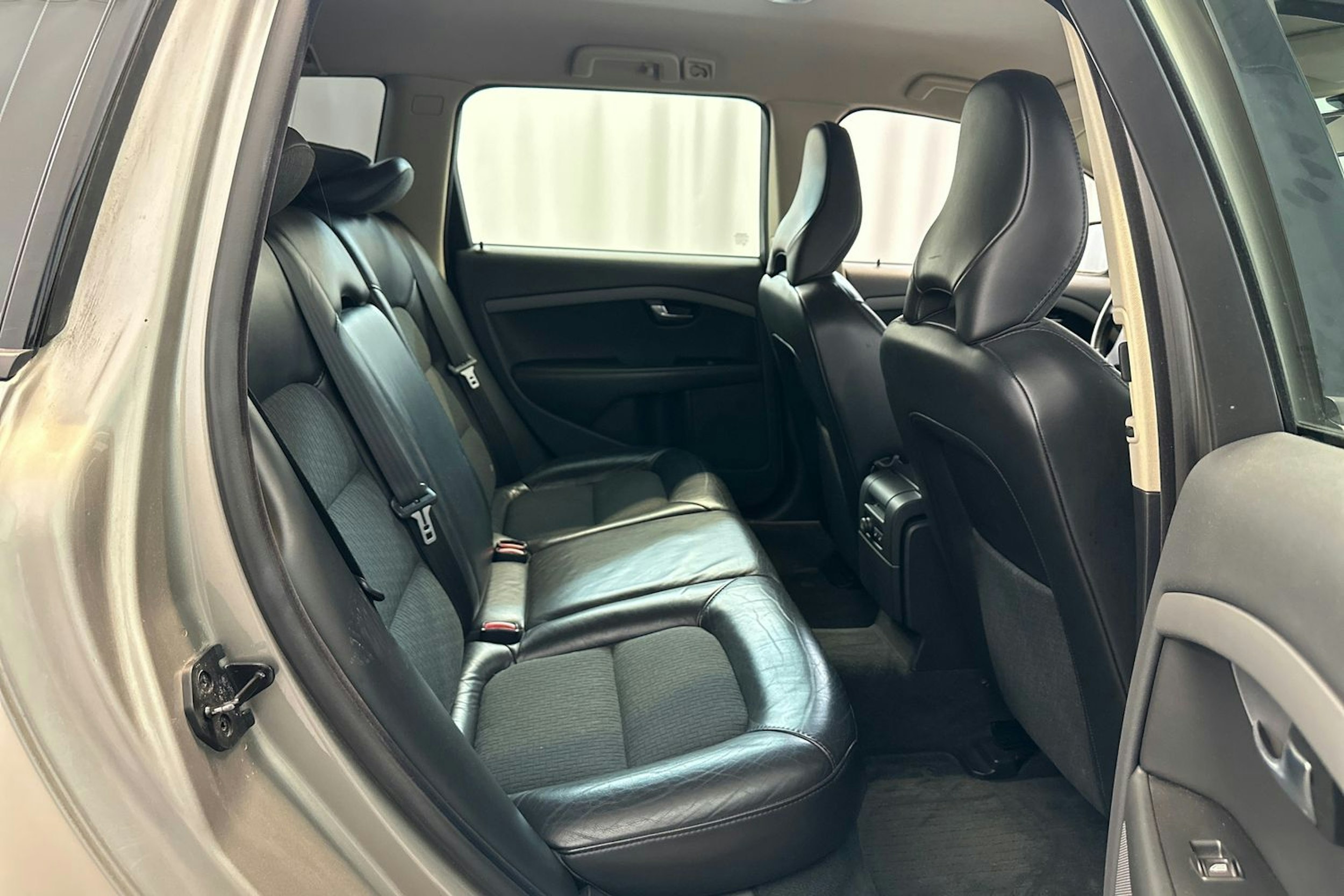 ruskea (beige) Volvo V70 2008 kuva 17.
