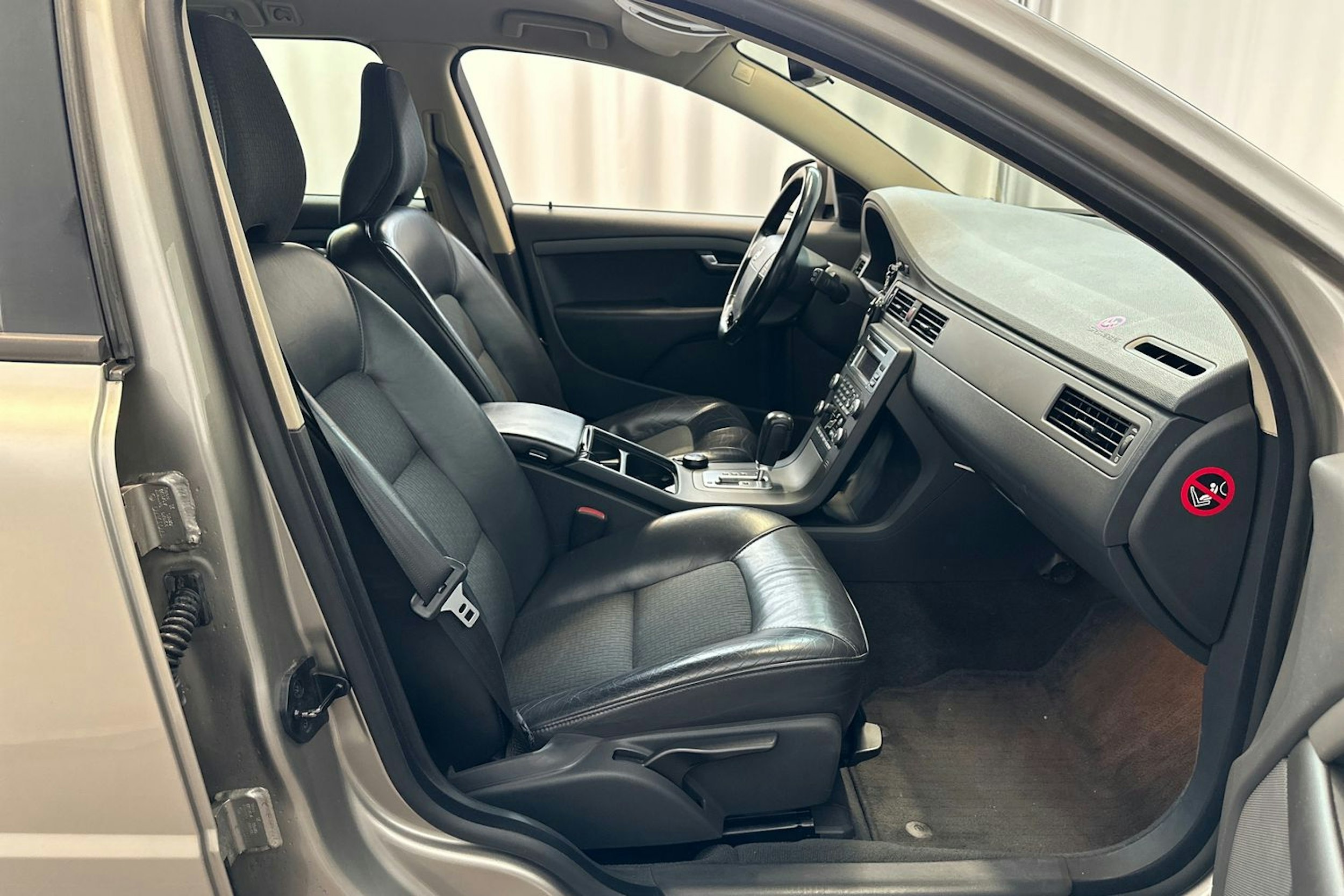 ruskea (beige) Volvo V70 2008 kuva 18.