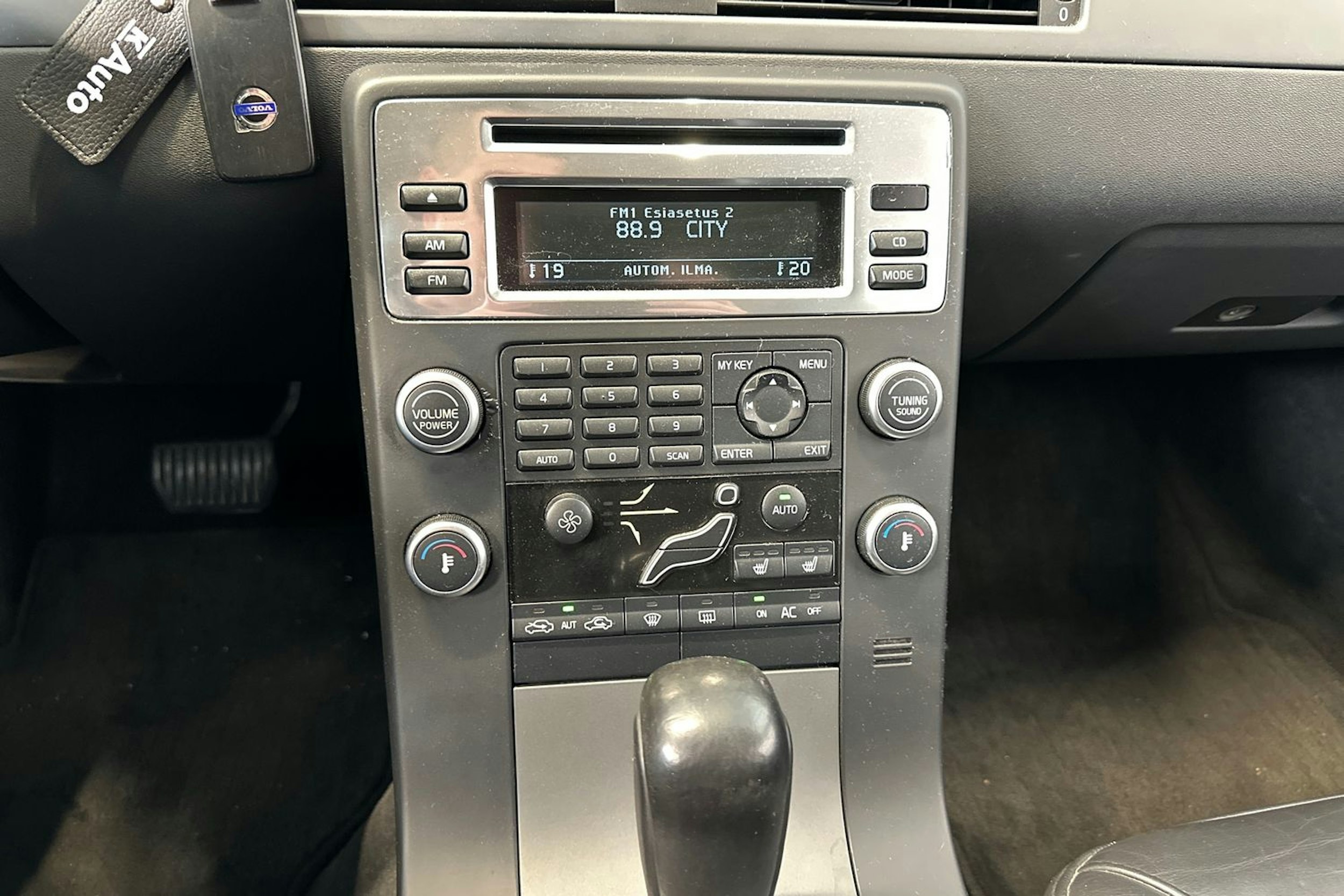 ruskea (beige) Volvo V70 2008 kuva 24.