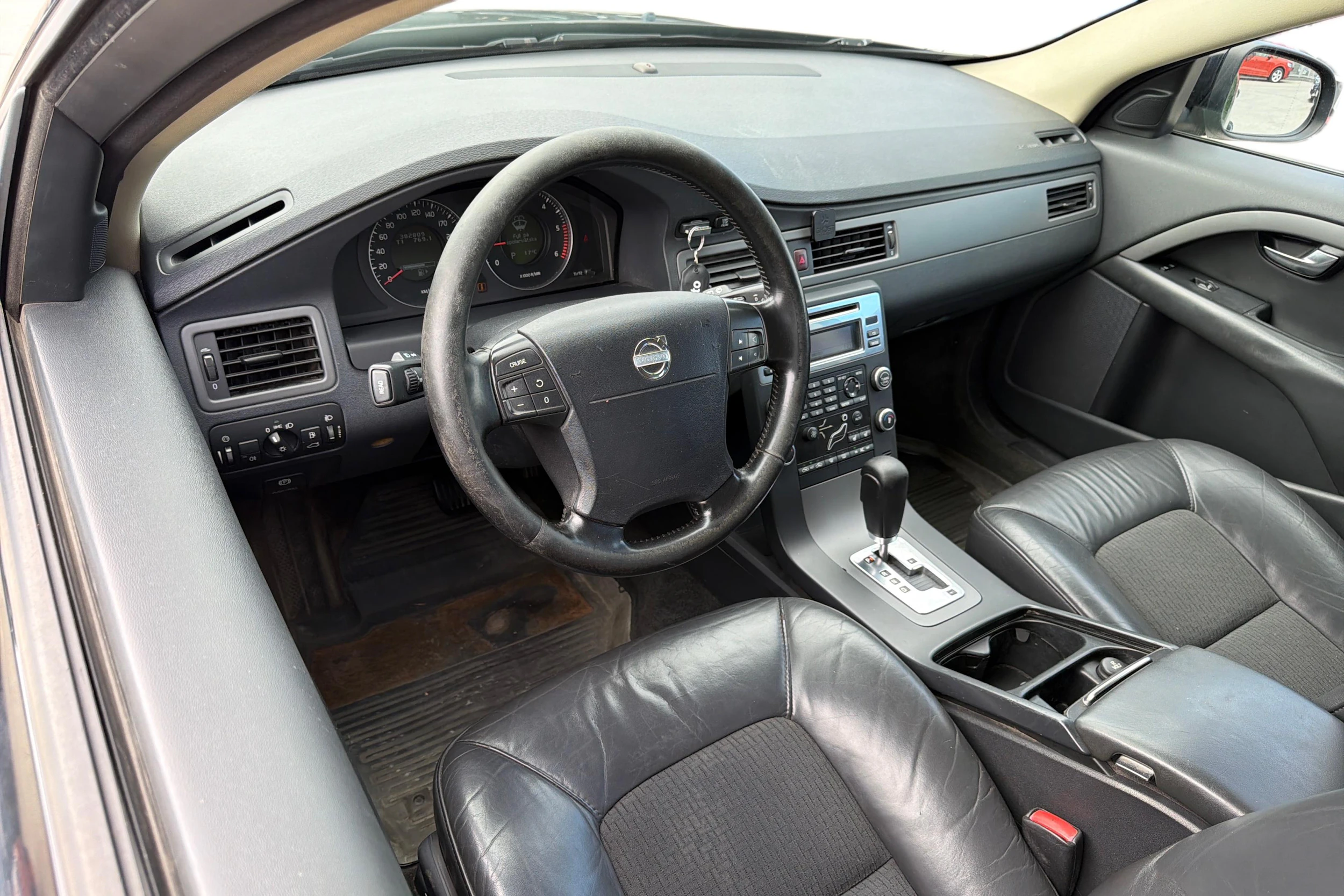 musta Volvo V70 2008 kuva 6.