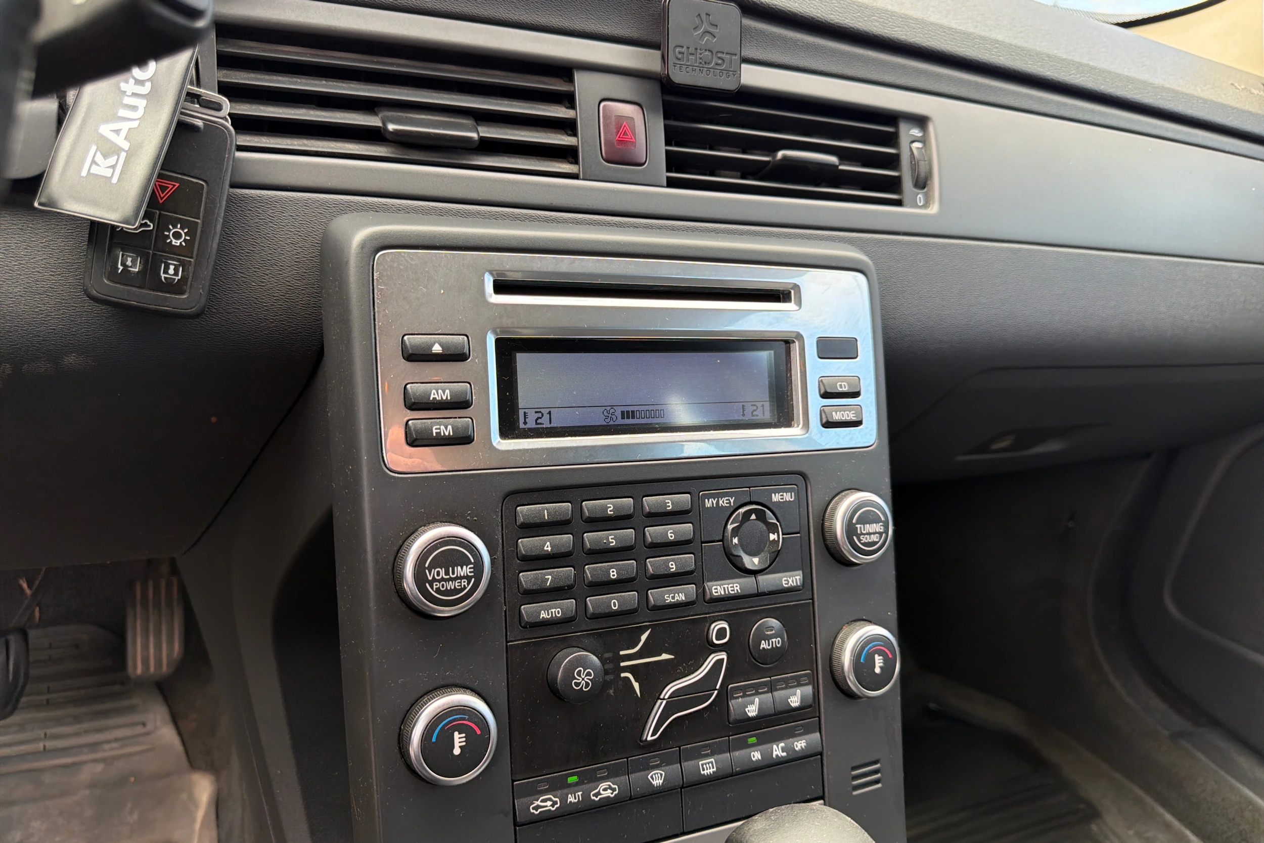 musta Volvo V70 2008 kuva 13.