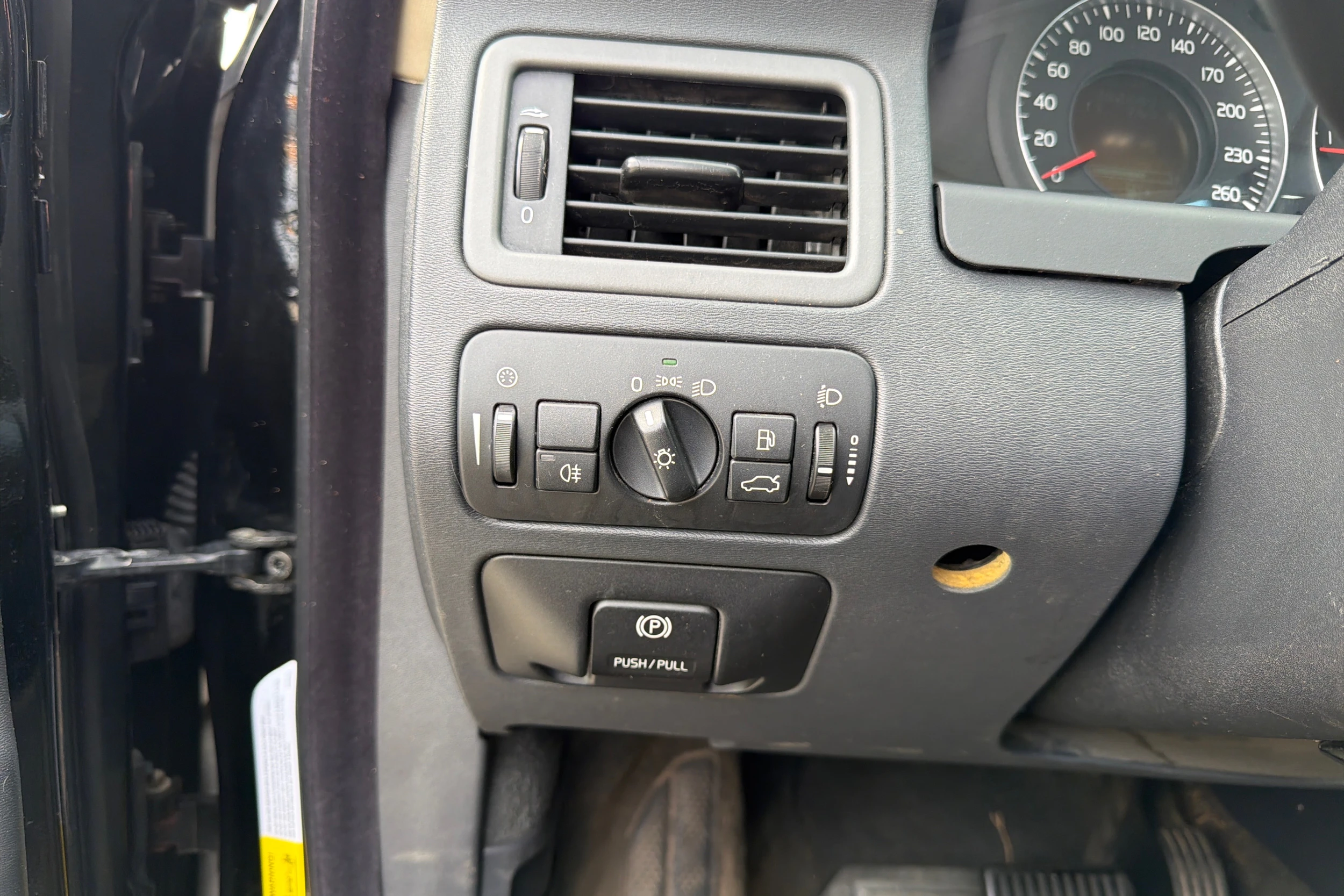 musta Volvo V70 2008 kuva 14.