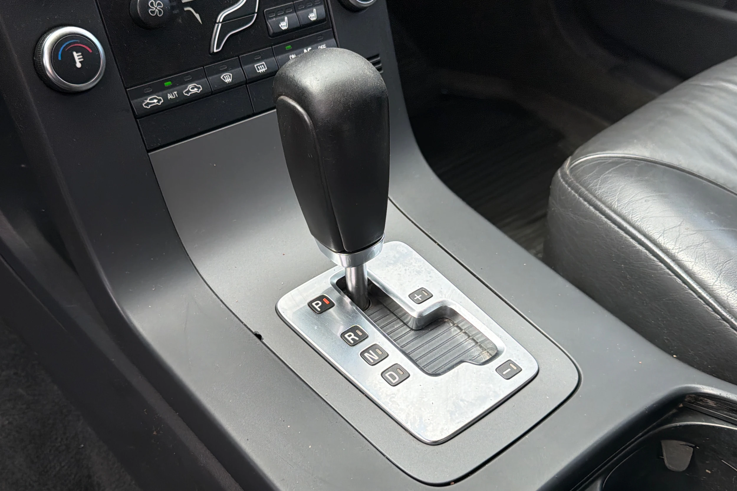 musta Volvo V70 2008 kuva 15.