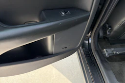 musta Volvo V70 2008 kuva 23.