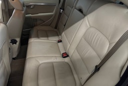 punainen Volvo V70 2008 kuva 10.