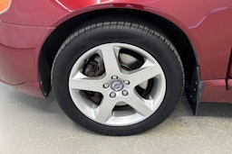 punainen Volvo V70 2008 kuva 13.