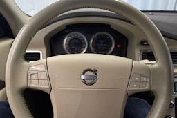 punainen Volvo V70 2008 kuva 14.