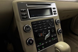 punainen Volvo V70 2008 kuva 16.