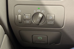 punainen Volvo V70 2008 kuva 17.
