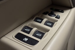 punainen Volvo V70 2008 kuva 19.