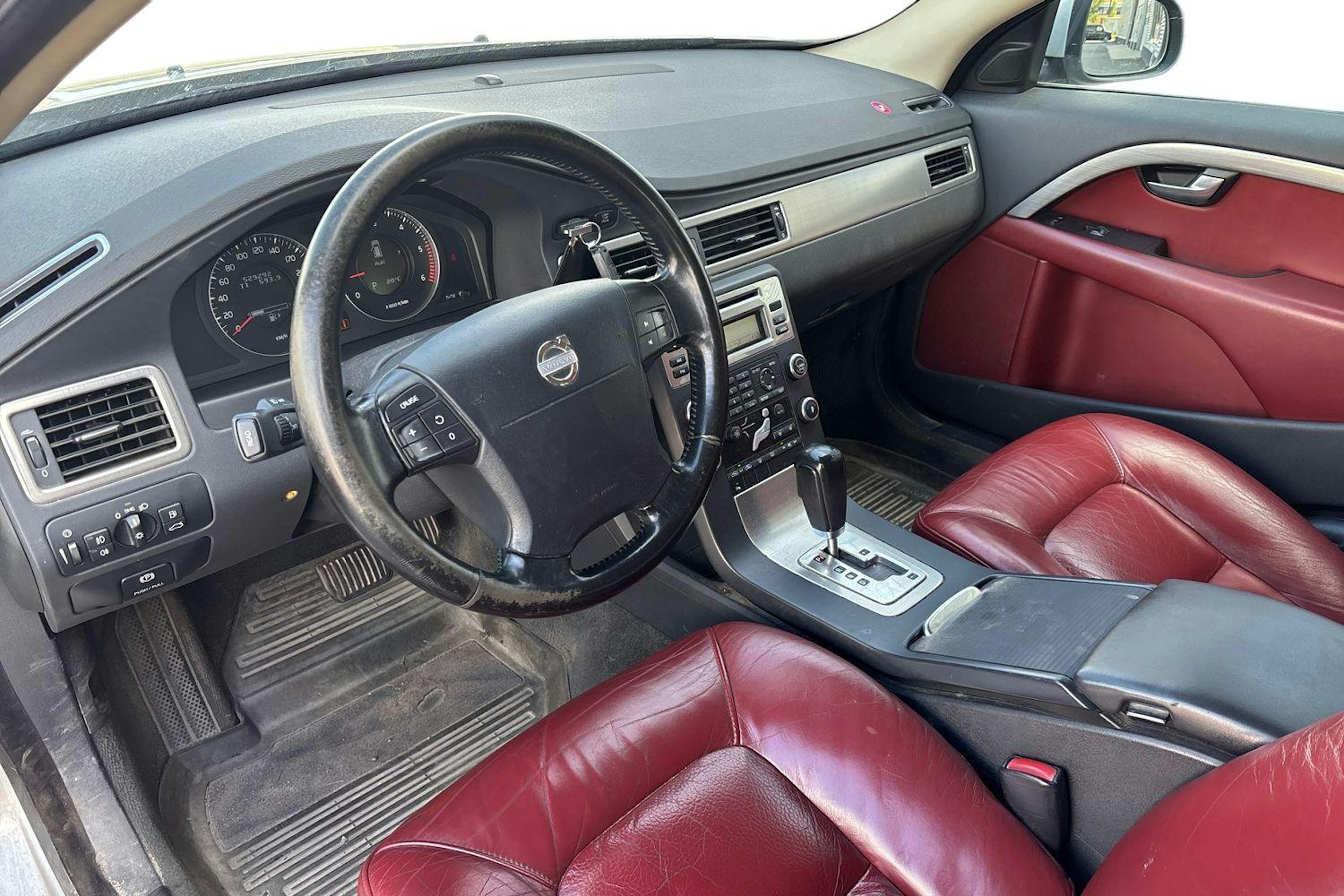 Harmaa Volvo V70 2008 kuva 6.