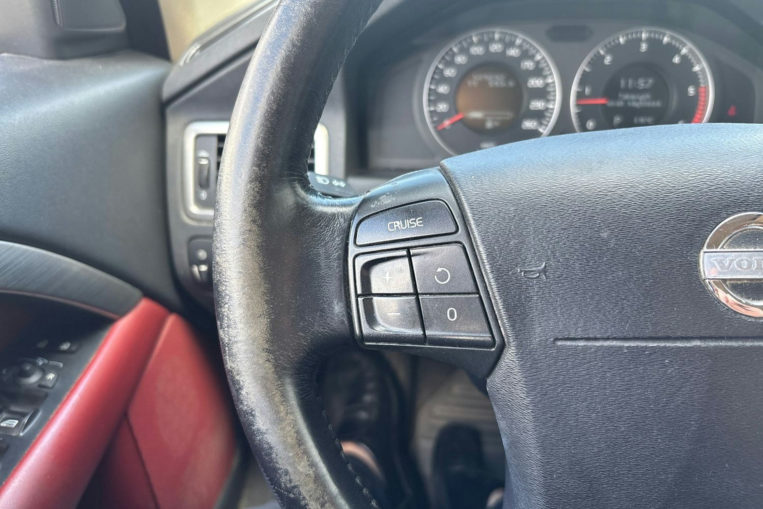 Harmaa Volvo V70 2008 kuva 14.