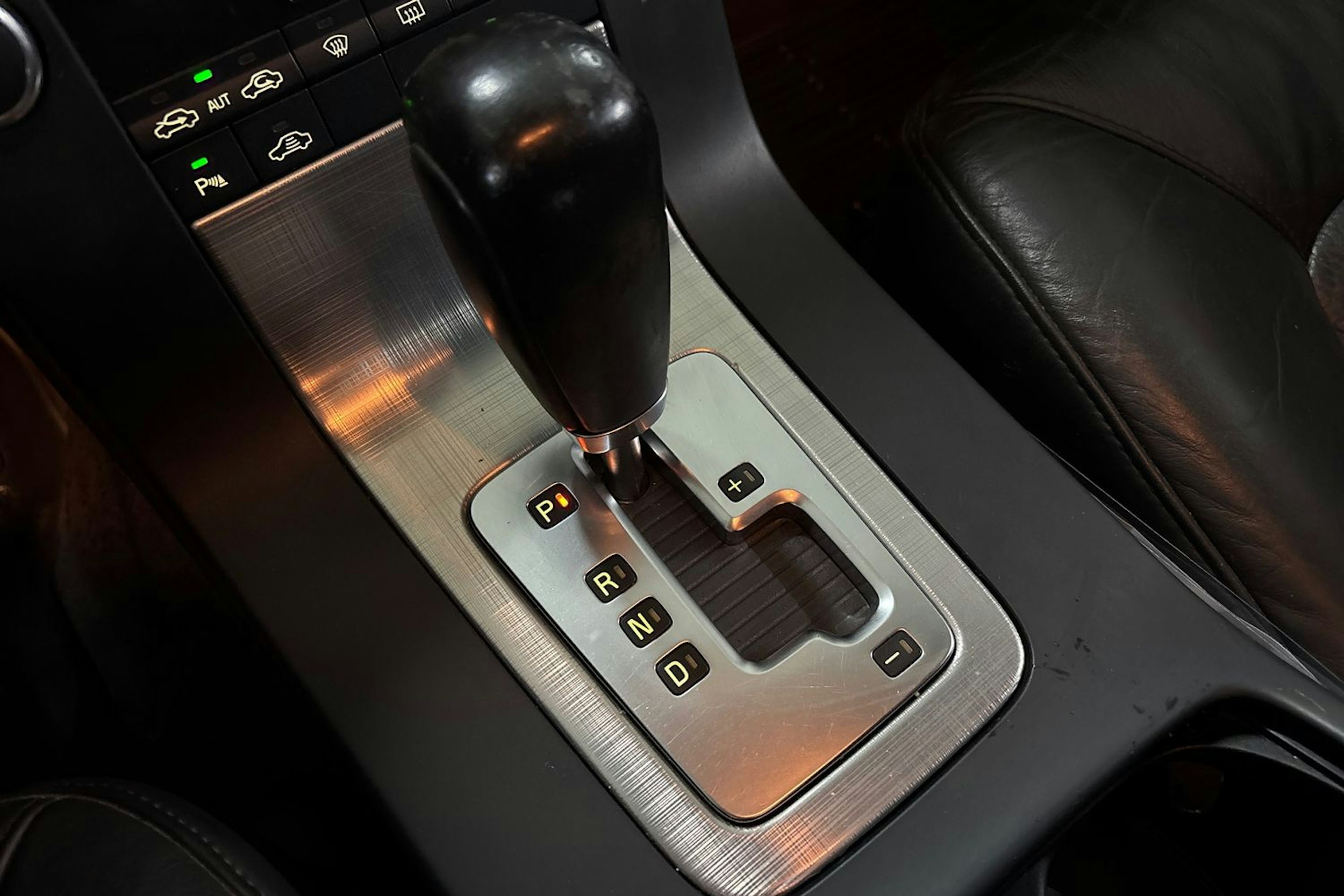 harmaa Volvo V70 2008 kuva 16.