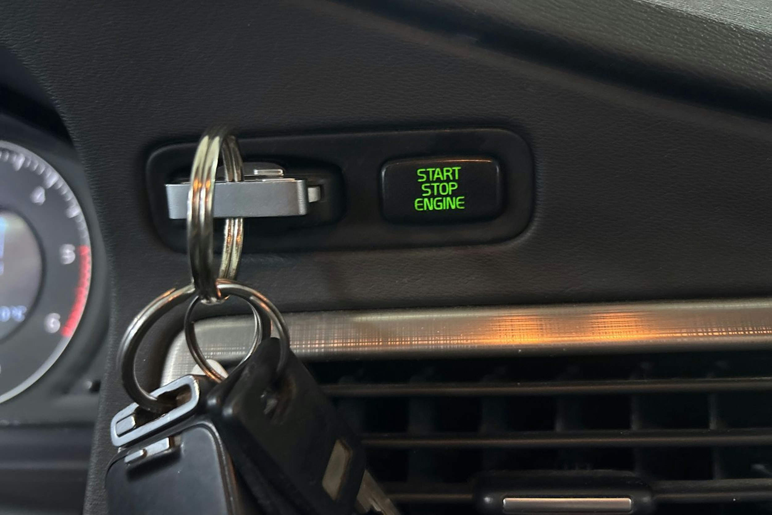 harmaa Volvo V70 2008 kuva 17.