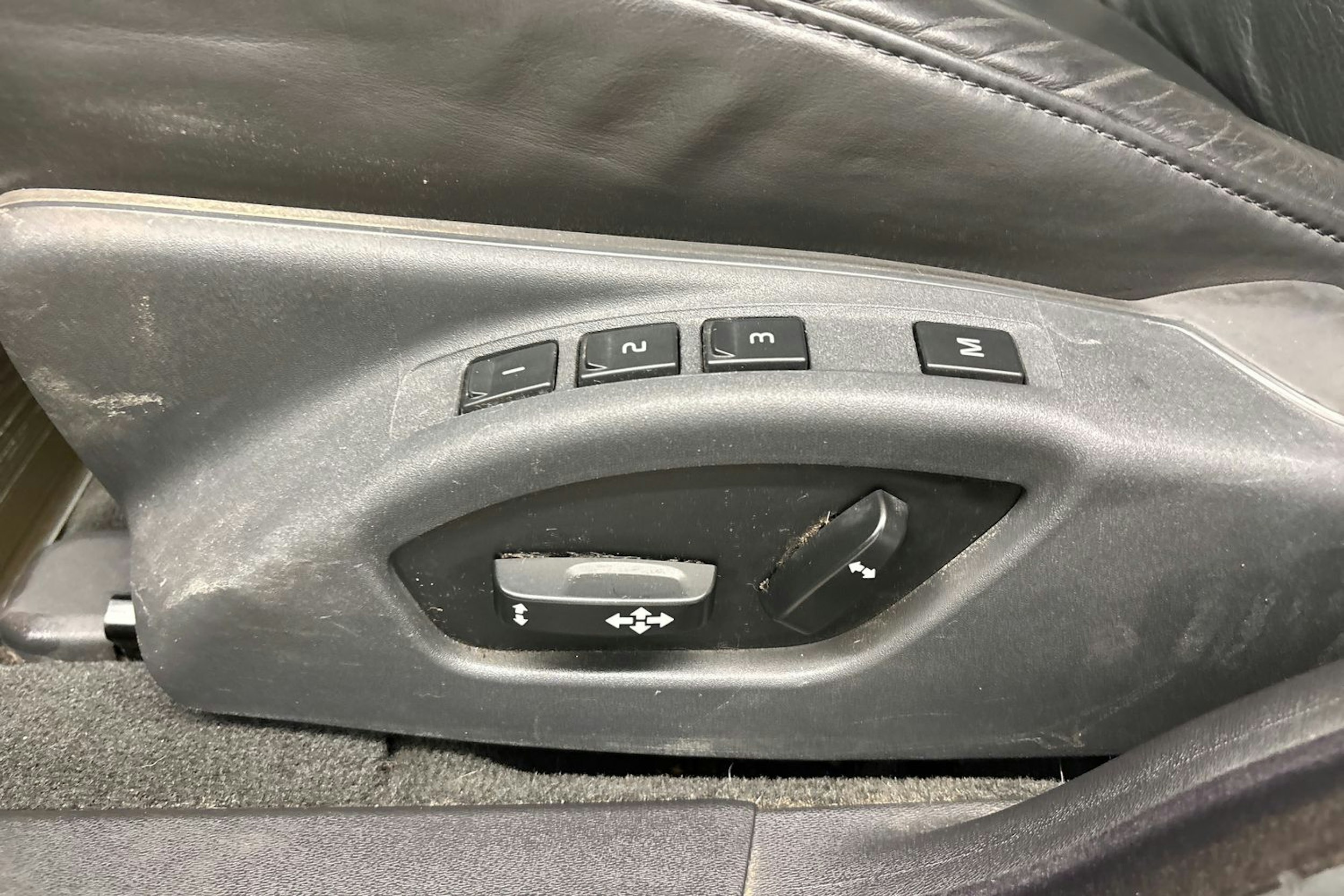 harmaa Volvo V70 2008 kuva 23.