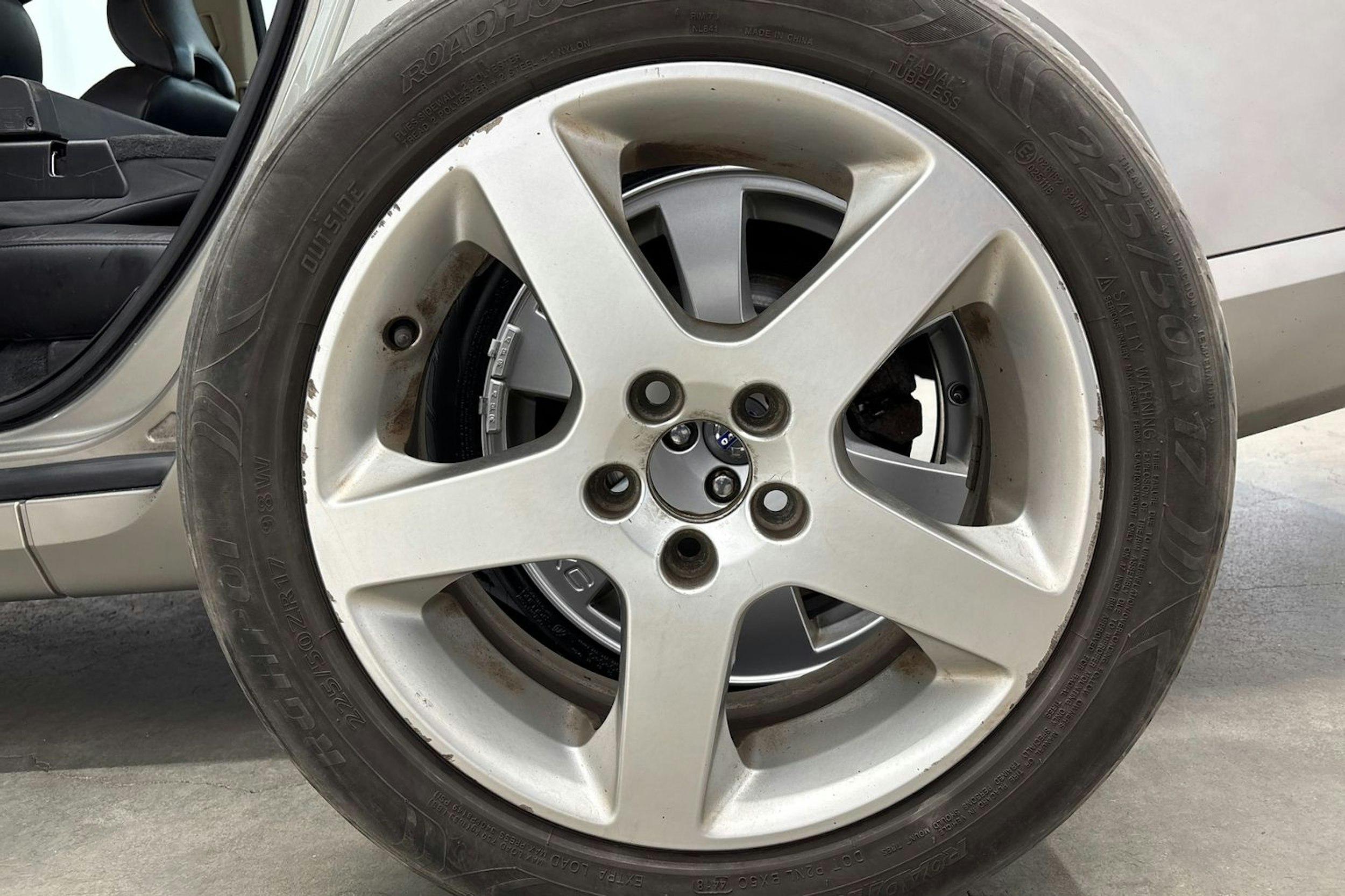 harmaa Volvo V70 2008 kuva 24.