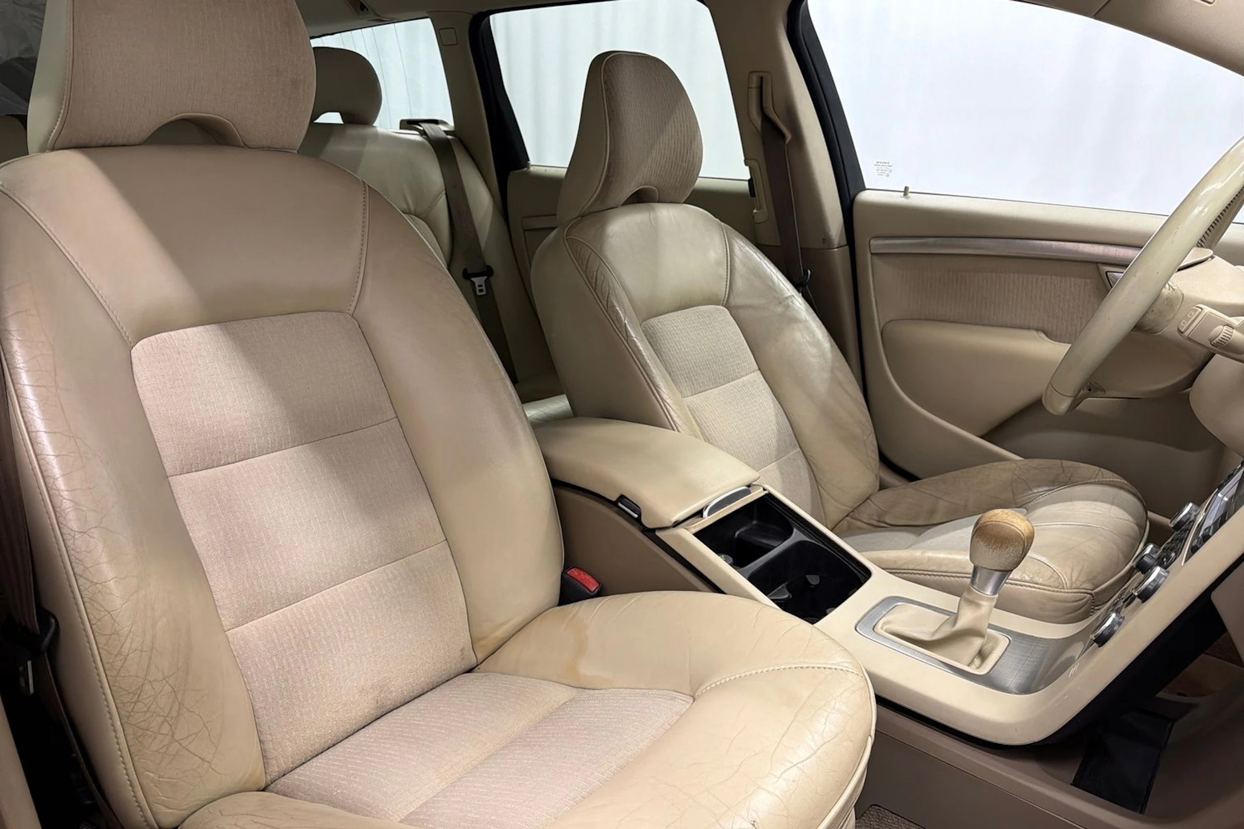 ruskea (beige) Volvo V70 2008 kuva 11.