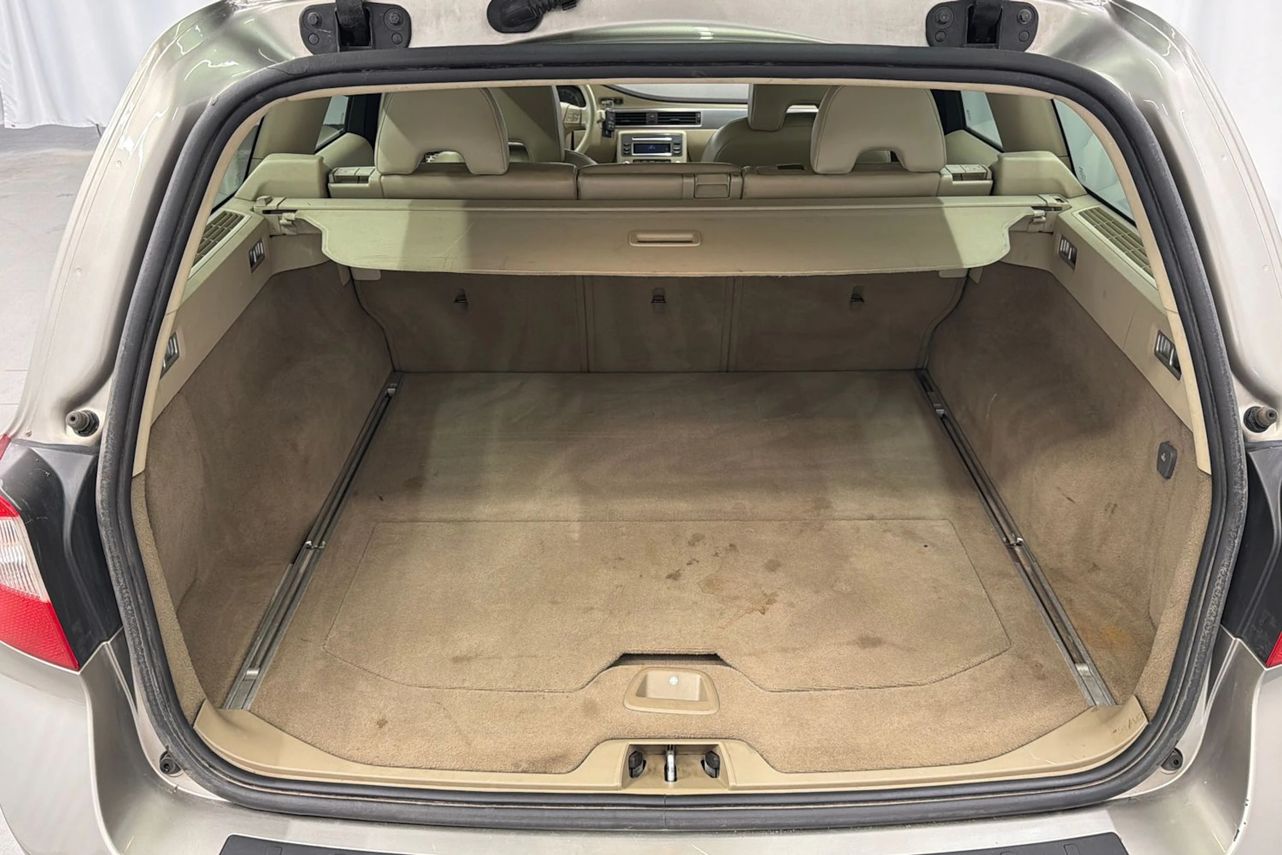 ruskea (beige) Volvo V70 2008 kuva 13.