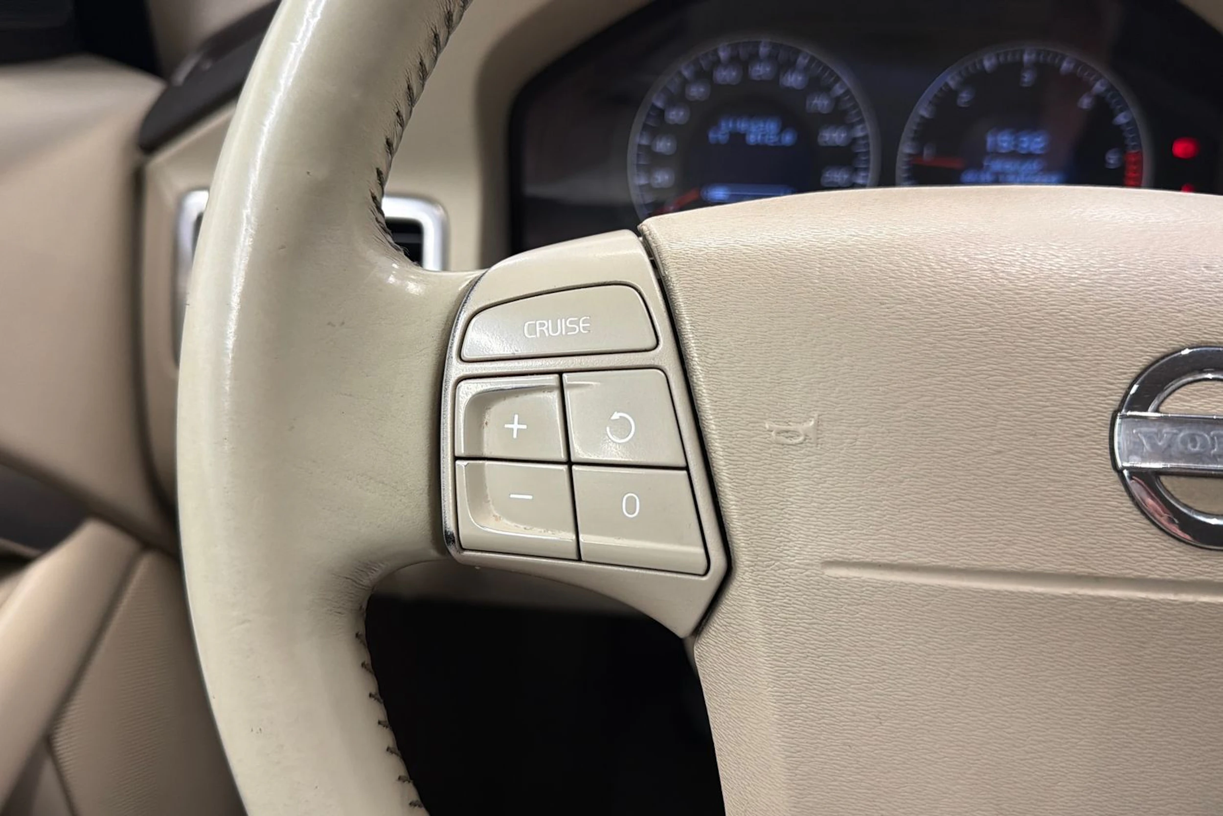 ruskea (beige) Volvo V70 2008 kuva 16.