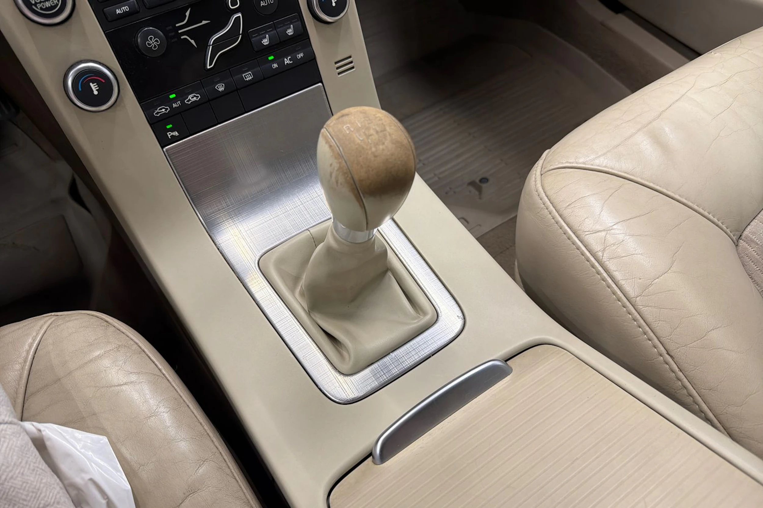 ruskea (beige) Volvo V70 2008 kuva 20.