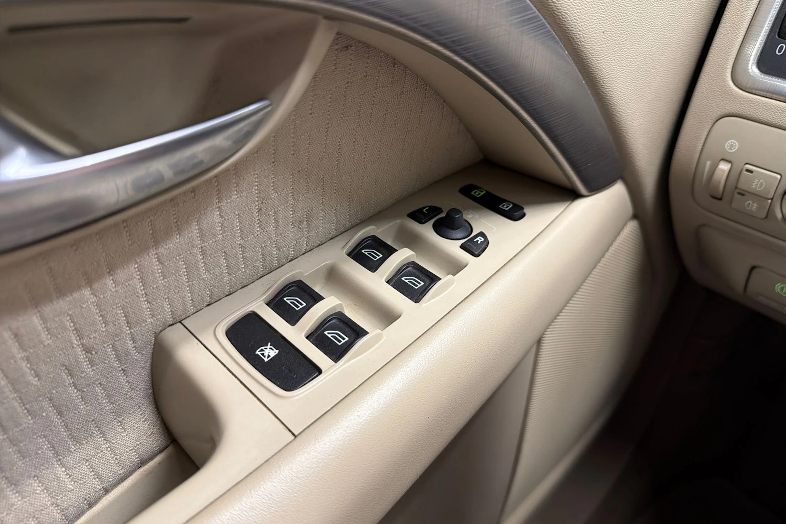 ruskea (beige) Volvo V70 2008 kuva 21.