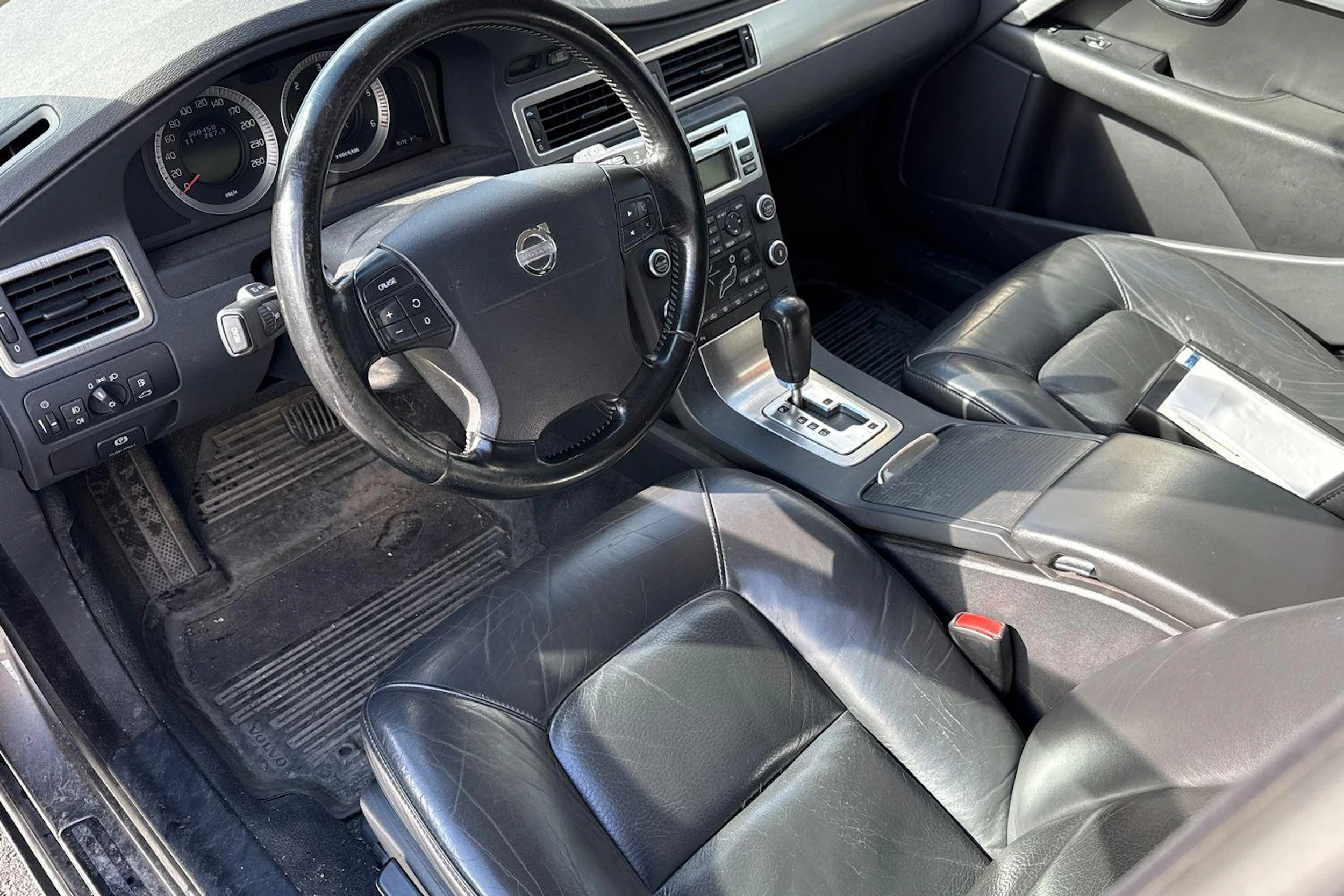 ruskea (beige) Volvo V70 2009 kuva 3.