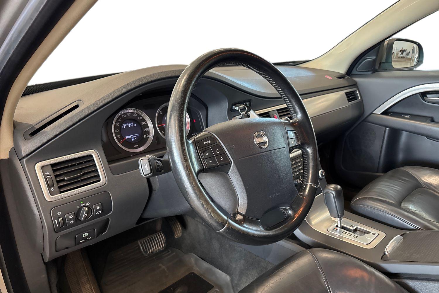 Volvo V70 D5 Momentum aut 2009, photo 6/24