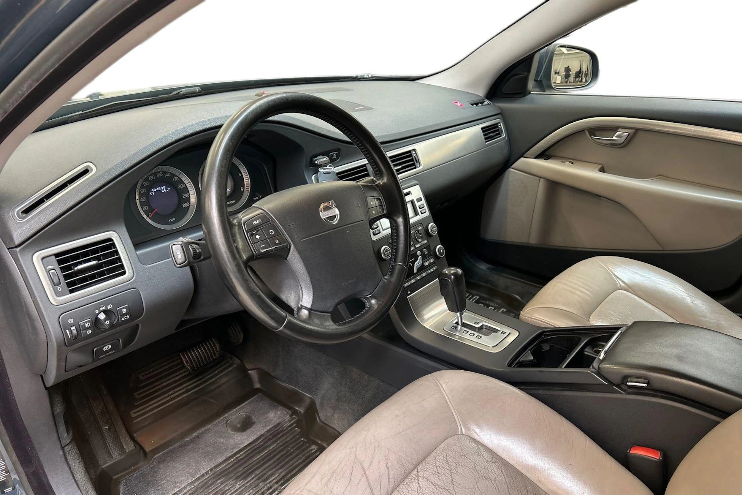 sininen Volvo V70 2009 kuva 6.